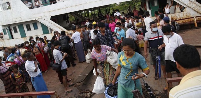 Tentara Myanmar Lancarkan 'Operasi Pembersihan', Ribuan Warga Rakhine Berbondong-bondong Kabur