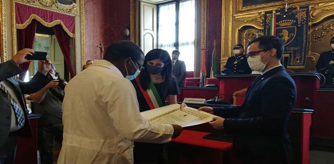 Dewan Kota Turin Italia Anugerahkan Kewarganegaraan Kehormatan Kepada Kepala Brigade Medis Kuba