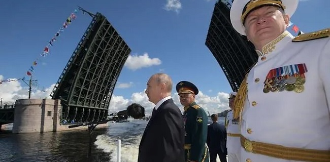 Putin Pastikan Angkatan Laut Rusia Segera Dibekali Senjata Serang Nuklir Hipersonik
