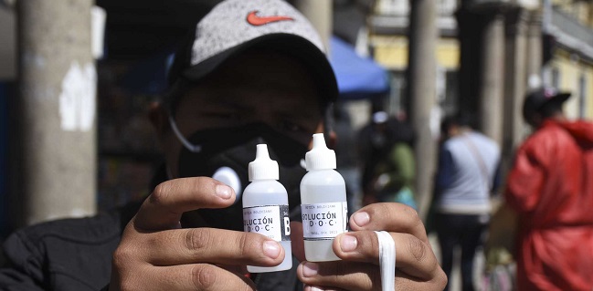 Putus Asa, Warga Bolivia Terpaksa Gunakan Klorin Dioksida Untuk Cegah Covid-19