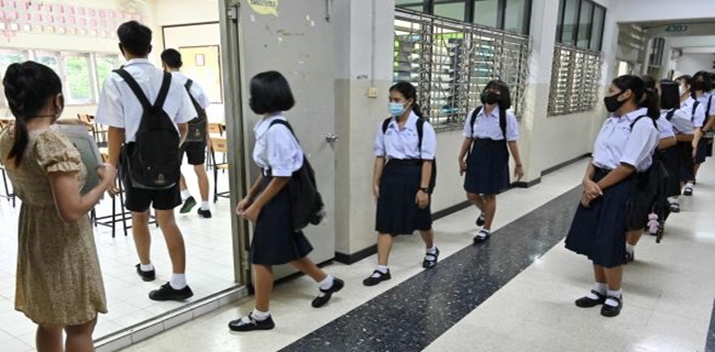 Siswi Di Thailand  Alami Trauma Setelah Sebelah Rambutnya Dipotong Guru Dan Dipermalukan Di Depan Kelas