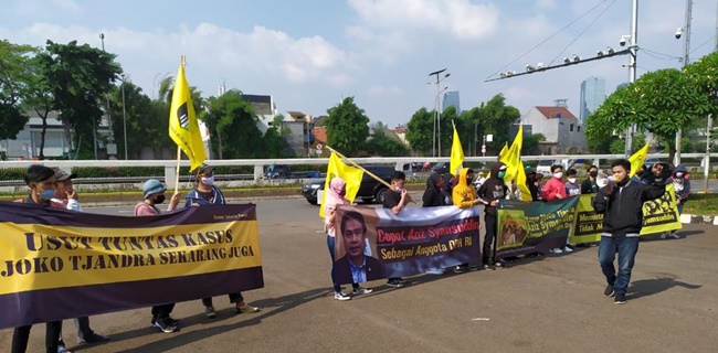 Demo Gedung DPR, Mahasiswa Desak Kasus Djoko Tjandra Dibawa Ke RDP