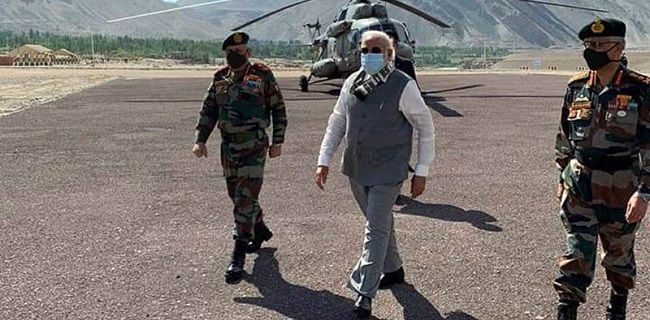 PM Modi Kunjungi Lokasi Pertempuran Tentara India-China Di Perbatasan Himalaya