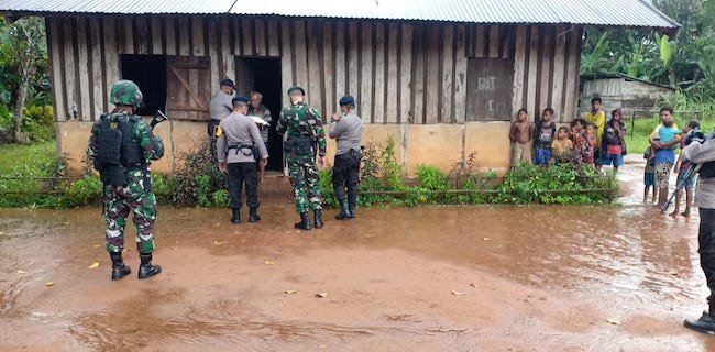 TNI-Polri Bersinergi Beri Bantuan Ke Warga Di Mappi
