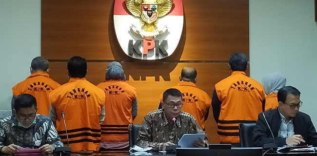 Bupati Kutai Timur Ismunandar Dan Istrinya Ditangkap Di Jakarta Saat Sosialisasi Pencalonan Pilkada