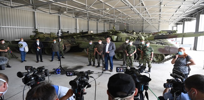Kunjungan Ke Batalyon Tank Ke-15 Angkatan Darat, Presiden Vucic Umumkan Investasi Serbia Dalam Sektor Pertahanan