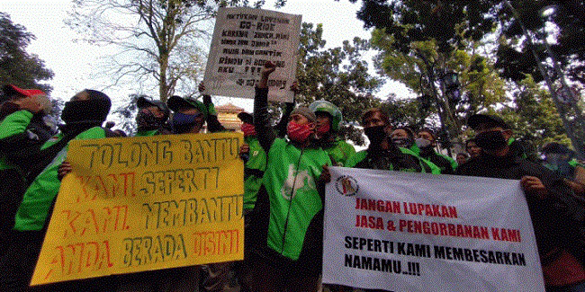 Geruduk Kantor Walikota Bandung, Ribuan Ojol Desak Pemkot Izinkan Mereka Kembali Bawa Penumpang