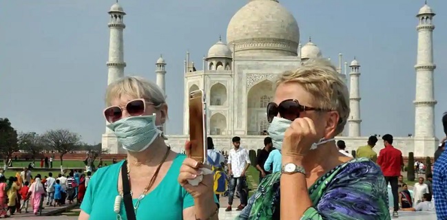 Abaikan Lonjakan Kasus, India Buka Kembali Taj Mahal