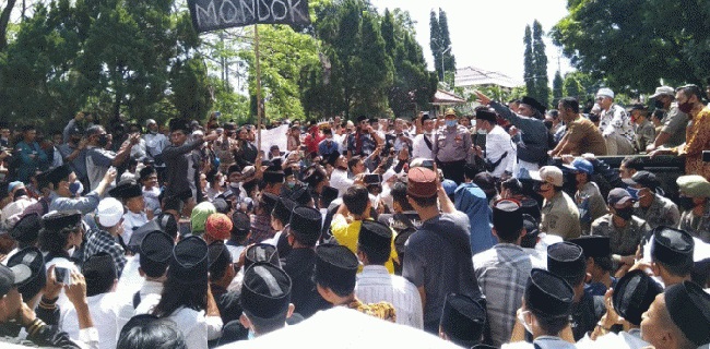 Geruduk DPRD Cirebon, Lingkar Santri Minta Hermanto Minta Maaf Secara Terbuka