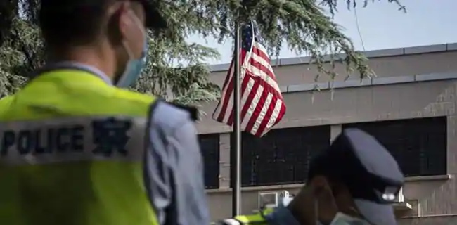 Semakin Tegang, Bendera AS Diturunkan Dari Konsulat Di Chengdu China