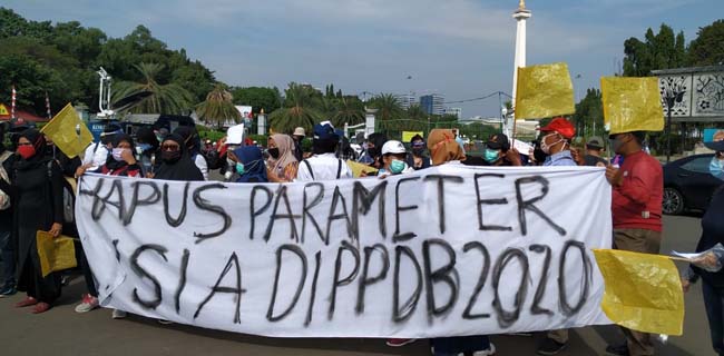 Unjuk Rasa Di Istana Merdeka, Ini Tuntutan Para Wali Murid