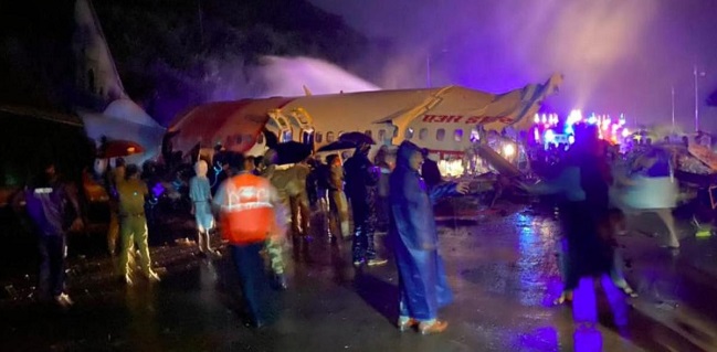 Landasan Pacu Licin Diguyur Hujan, Pesawat Air India Express Terperosok Di Kerala