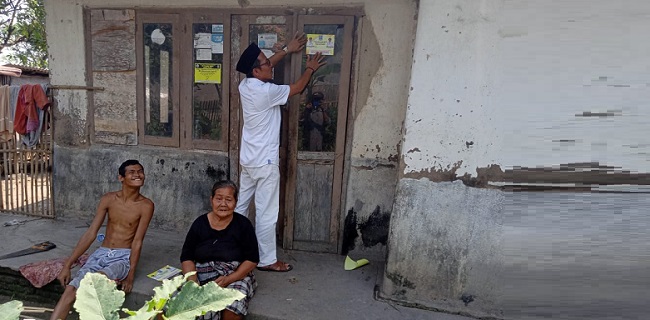 Rumah Warga Penerima Bansos Di Kabupaten Serang Dipasang Stiker