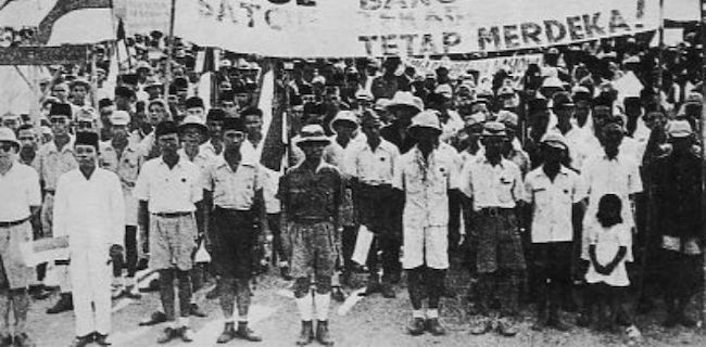 Menteri-Menteri Jokowi Tukar Cawan Emas Jadi Batok Kelapa