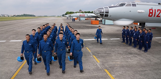 Bangun Kekuatan, Angkatan Bersenjata China Seleksi 16 Ribu Calon Pilot Jet Tempur Berbasis Kapal Induk