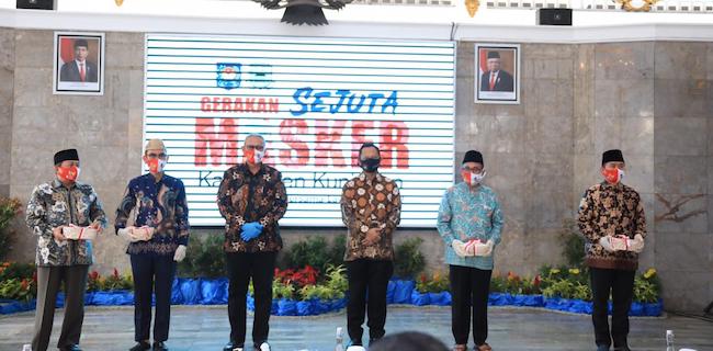 Tito Karnavian Minta Kepala Daerah Susul Kuningan Masifkan Gerakan Pakai Masker