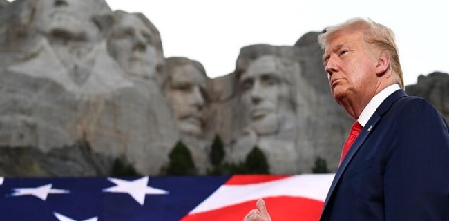 Dekati Gubernur Kristi Noem, Donald Trump Ingin Wajahnya Terukir Di Gunung Rushmore