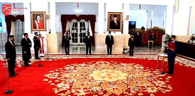 Jokowi Lantik Mahfud MD Dan Tito Karnavian Jadi Pimpinan Kompolnas