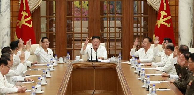 Pimpin Pertemuan Partai, Kim Jong Un Bahas Langkah Pencegahan Covid-19 Dan Bencana Topan