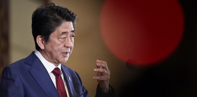 Lelah Bekerja, PM Shinzo Abe Dilarikan Ke Rumah Sakit