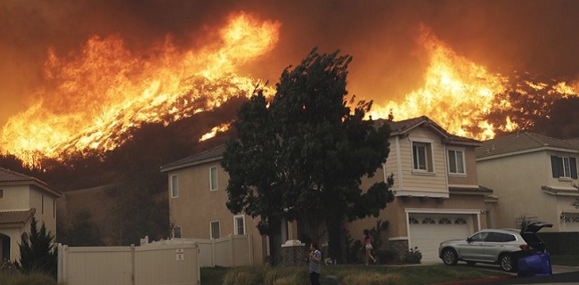 Kebakaran Hebat Landa California, Ribuan Warga Terpaksa Mengungsi Di Tengah Wabah