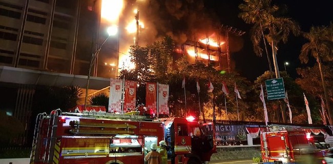 Korona Watch: Siapa Di Balik Kebakaran Kantor Kejaksaan Agung<i>?</i>