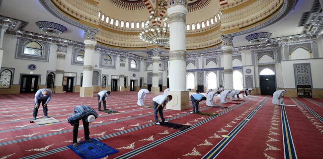 Emirat Membuka Kembali Masjid Tapi Hanya Dengan Kapasitas 50 Persen, Shalat Jumat Tetap Ditiadakan
