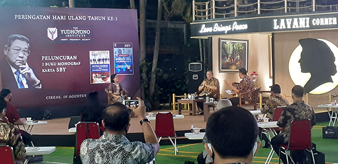 SBY Launching Dua Buku Monograf Bersamaan Ulang Tahun Ketiga The Yudhoyono Institute
