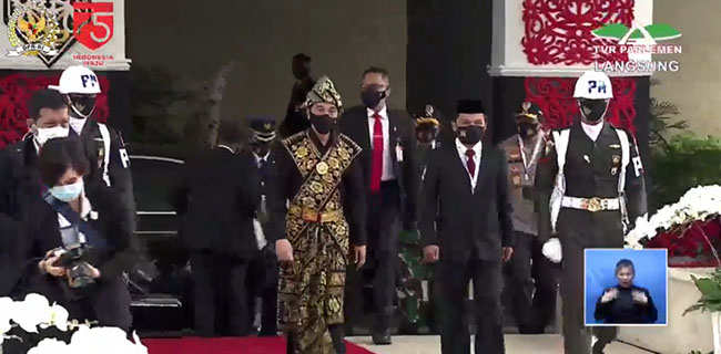 Jokowi Kenakan Baju Adat NTT Saat Tiba Di Gedung Nusantara, Maruf Amin Pakai Jas