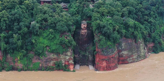 Banjir China, Warga Gotong Royong Selamatkan Patung Buddha Raksasa Leshan