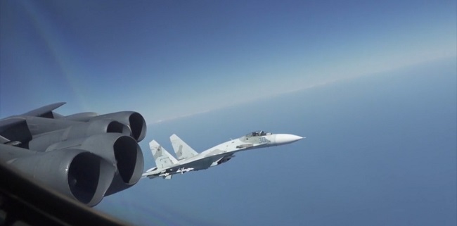 Di Atas Laut Hitam, Dua Jet Tempur Rusia Cegat Pesawat Pembom AS Dalam Jarak Hanya 30 Meter