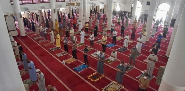 Lima Bulan Tutup, Masjid-masjid Aljazair Terima Jamaah Lagi