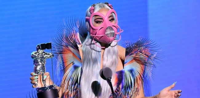 Berani Tampil Beda, Lady Gaga Dengan Empat Masker Unik Jadi Pusat Perhatian di MTV Music Award 2020