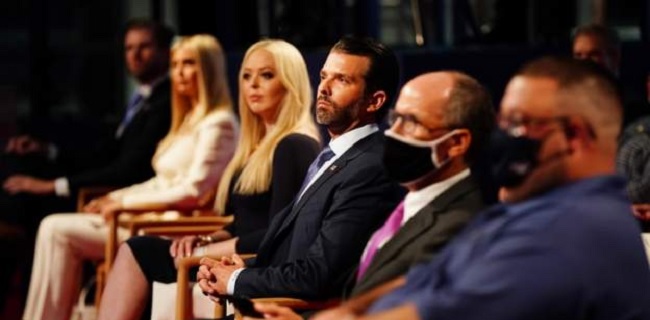 Empat Anak Trump Nonton Langsung Debat Capres Tanpa Mengenakan Masker