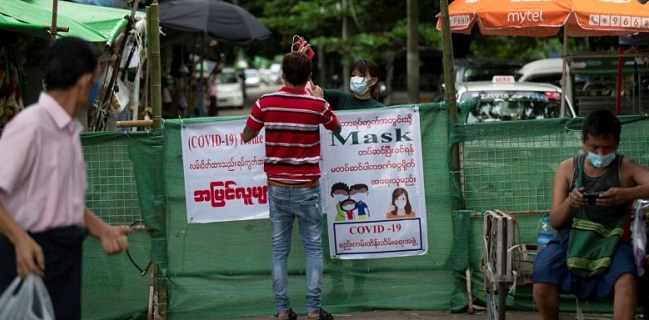 Cegah Penyebaran Covid-19, Penduduk Myanmar Inisiatif Pasang Barikade Mandiri
