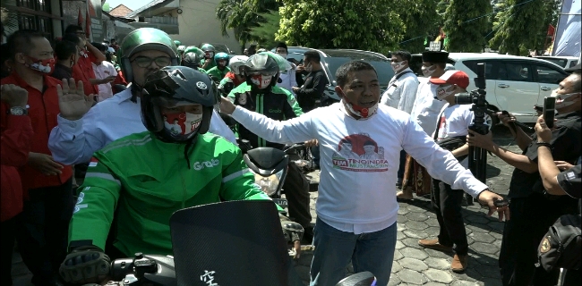 Daftar Ke KPU, Pasangan TIM Pilih Naik Ojol