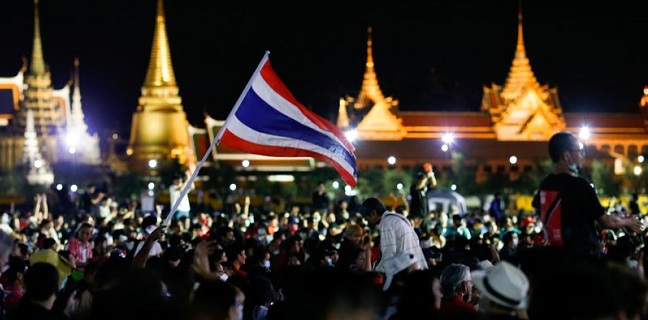 Puluhan Ribu Warga Thailand Lancarkan Aksi Protes: Negara Milik Rakyat, Bukan Monarki