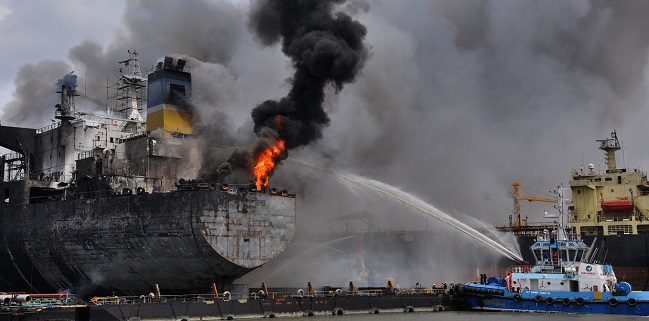 Rusia Kerahkan Dua Kapal Bantuan Untuk Padamkan Kebakaran Kapal Tanker Minyak Di Sri Lanka