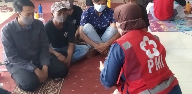 Tingkatkan Pemahaman Penanganan Tanggap Darurat, PMI Cirebon Beri Pelatihan Bagi Masyarakat