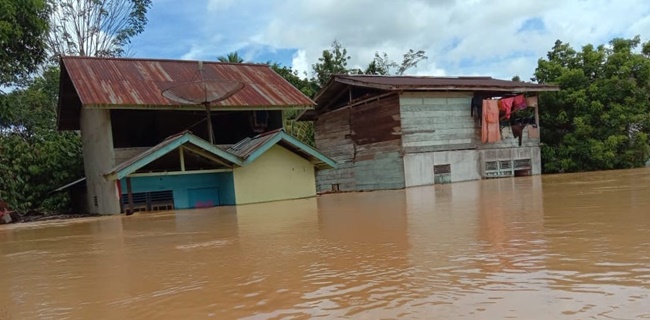 Lima Sungai Meluap, 12 Desa Di Kabupaten Landak Terendam Banjir