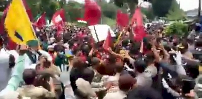 Terlibat Dorong-dorongan, Demo Tolak Omnibus Law Di Lampung Utara Nyaris Ricuh