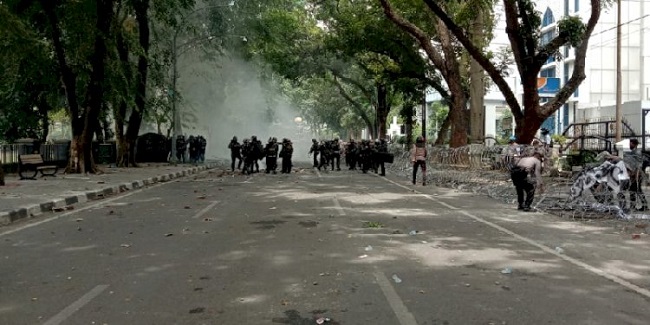 Unjuk Rasa Di Medan Berakhir Ricuh, Sejumlah Ruas Jalan Lumpuh