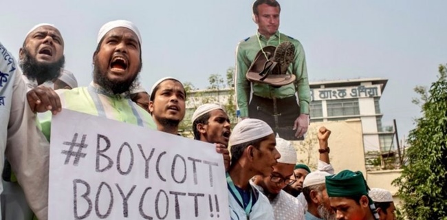 Anti-Prancis, Puluhan Ribu Demonstran Bangladesh Bakar Patung Presiden Emmanuel Macron