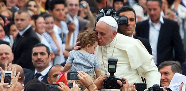 Paus Fransiskus Kabulkan Pengunduran Diri Uskup Polandia Edward Janiak Yang Terjerat Skandal Pedofilia