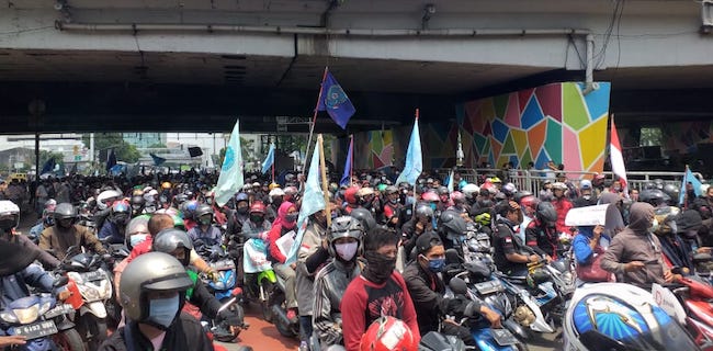 Imbas Unjuk Rasa Buruh Dan Mahasiswa, Sejumlah Rute Bus Transjakarta Dialihkan