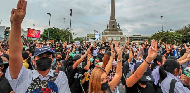 Thailand Cabut Deklarasi Darurat, Protes Masih Berlanjut