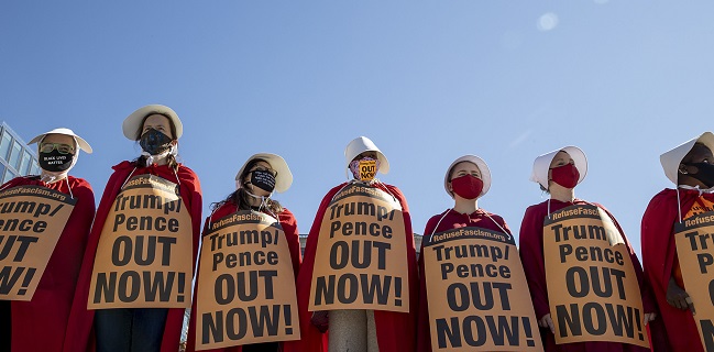 Dengan Topi Merah Jambu, Ribuan Perempuan Gelar Pawai Anti-Trump