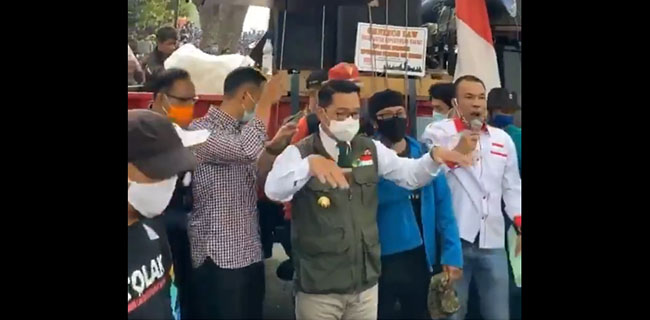 Temui Ribuan Demonstran, Ridwan Kamil Janji Bawa Aspirasi Buruh Ke Jokowi