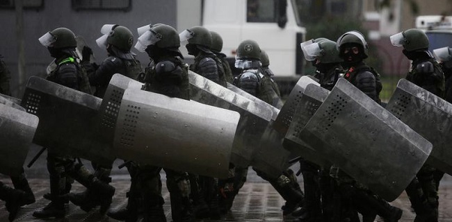 Makin Kacau, Demo Di Belarusia Diwarnai Pengunaan Senjata Militer Oleh Pasukan Keamanan