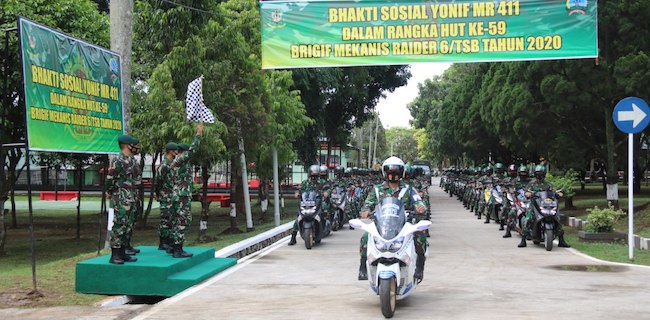 Puluhan Prajurit TNI Konvoi Motor Berbagi Sembako Di Salatiga